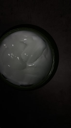 Yasmine Mahjoub on Instagram: "Le glow commence par une bonne exfoliation ✨ @yepoda.fr Trop souvent négligée, l’exfoliation est pourtant l’étape clé pour lisser le grain de peau, désincruster les pores et révéler l’éclat naturel. Ces pads exfoliants à l’eau de rose combinent AHA, BHA et PHA pour exfolier en douceur, sans agresser la barrière cutanée. Types de peau : Peaux mixtes à grasses, normales, sèches et même sensibles. Idéal si tu as : pores visibles, imperfections, excès de sébum, teint t