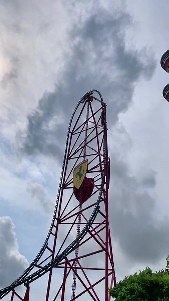 Red Force: La Atracción Más Emocionante en Ferrari Land