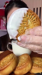Delicious Black Bean 🫘 Paste Mooncake 🥮 Yogurt 🍨 Dessert Mukbang 😋 #eating #reels #reel #foodvlogs #asmr #reelsfypシ #reelsviralシ #reelstrending #reelsfbシ #desserts #deliciouseats #food #foodie #recipie #snacks #mooncakes #blackbean #beanpaste #yogurt #yogurtdesserts #cake | It's Unique Food ASMR