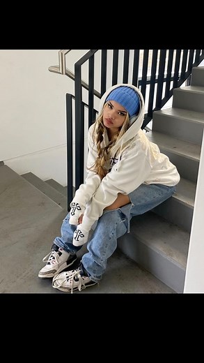 Sheila༺*•.¸ on Instagram: "the heel bites💀 #explore #baggyjeans #streetwear #heelbites #streetstyle #baggy"