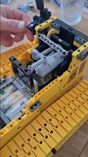 Building Mould King 17049: black actuators! #mouldking