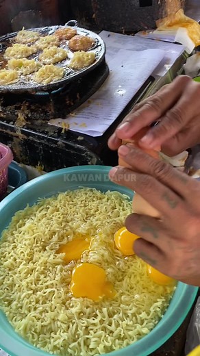 Mie di Hancurin Campur Telur: Resep Enak 1000an