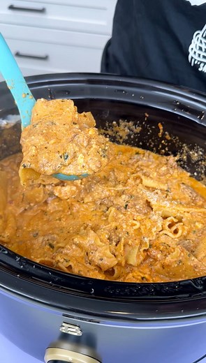 372K views · 1.9K reactions | A new way to do pasta! Jen makes her famous lasagna soup in a slow cooker | Family Style Cooking | Facebook