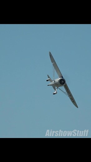 This beautiful aircraft is Mr. Mulligan. Designed and developed by Ben Howard and Gordon Israel to win the Bendix Trophy a transcontinental point to point air race. It won the trophy mainly due to its ability to fly high and non-stop a strategy not used until its creation in 1934. Here @rozendaaldoug flies the beautiful Mr. Mulligan replica, giving everyone at the 2025 @cleairshow a taste of early air racing!! #mrmulligan #Howardaircraft #airracing #bendixtrophy #dougrozendaal #clevelandnational
