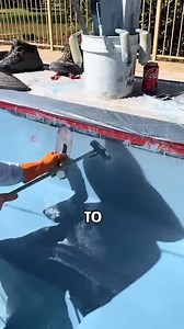Applying pebble finish to a swimming pool. | Rowem Tigtig