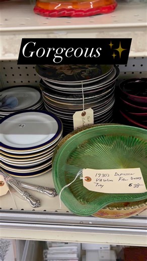 That dressing table fan tray… 💚✨ #antiqueshop #antique #reelsvideoシ #reelstrending #viralreelsfbpage #reelsoftheday #vintagevibes | Glitter and Mason Jars
