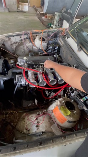We converted a carbureted BMW M10 engine into a fully sequential EFi system using modern components and an ITB, this is how it sounds now 🙂 #ProjectAlex #Haltech #BMW #E30Coupe #M10efi #CarbToEFI | Project Alex