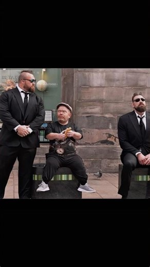 World’s Strongest Man Eddie Hall vs Small Man 🤯