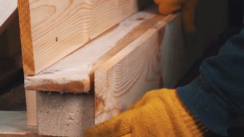 Making a comfortable sofa from wooden pallets