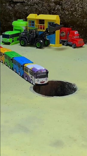 Big Bus Pushing Bulldozer And Bus Into Pit #jcb #jcbvideo #tractor #train