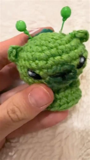 cute alien cat crochet 👽✨(@mars_jrnl TIK TOK). #crchet #alien #aliencat #subscribe #like #foryou
