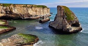 Discover Shark Fin Cove (Shark Tooth Beach)