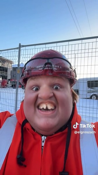 Jamais 2 sans 3!🥳 Si le monde de la construction était un filtre SnapChat (partie 3)👷🏼‍♂️ #humour #construction #montreal #quebec #fyp