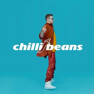 A coleção #ChilliBeans2em1 chegou com muito estilo e muitas possibilidades para você. São óculos de grau que se transformam em solares, relógio analógico que se transforma em digital, óculos de sol que dá pra usar dos dois lados e muitos outros modelos para você arrasar em todas as suas versões. | Chilli Beans RO