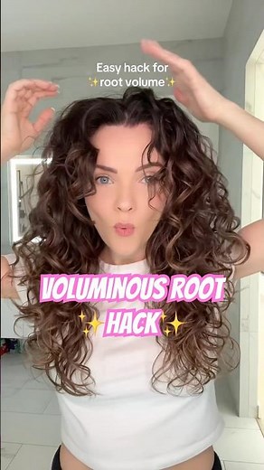 Easy root volume for all hair types✨ #wavycurly #rootclipping #curlcare #wavyhairroutine #wavyhair