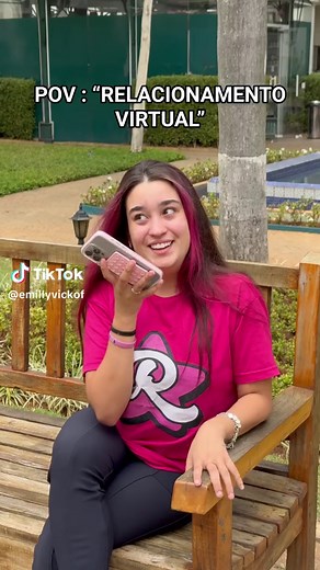 Emilly Vick: Vídeos, TikTok, Danças, e Mais!