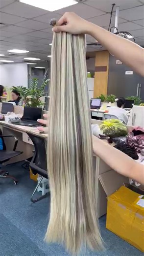 100% Real Human Hair Extensions 😍 by ManeDollzExtensions 👸🏽 Supplying up to 40’’ Hair and Lasting up to 18 months!! Message to order 📲 #hairextension ##hairsupplier #foryoupage #hair #viral