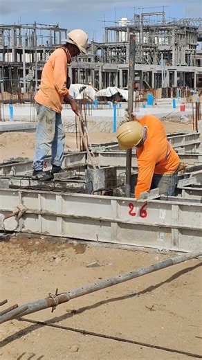 Technical clean and install Cover of beam before cast concrete
