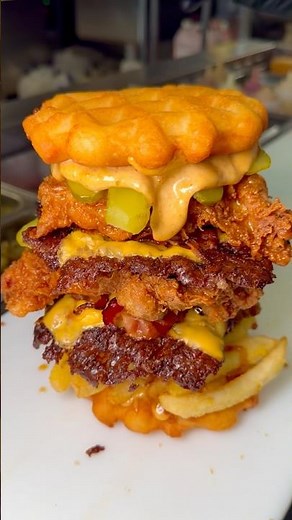 NEW Hashtag Challenge Burger! 🧇