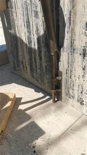 lifting large logs cleverly #shorts #construction