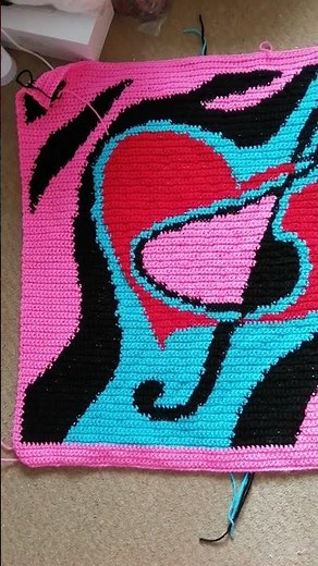 #vday #music #intarsia #heart #valentinesday #crochet #tapestry #blanket #pet #love #baby ANA VANILA