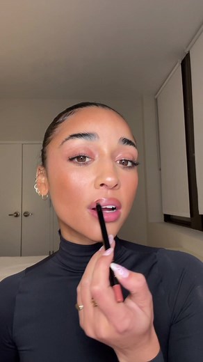 Recreating Emily Ratajkowski's Stunning Lip Combo with Hourglass Cosmetics