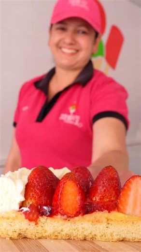  Cuando llega tu Pie de Frutilla Heidy, el mundo se detiene   Suave, cremoso y perfecto para endulzar tu momento  #PieDeFrutillaHeidy #SaborHeidy #PostresDeliciosos #FoodieEcuador #ForYouPage | Heidy Heladería | Facebook