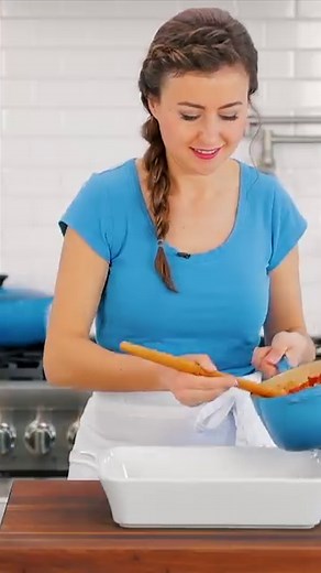 This Easy Classic Chicken Parmesan is as good as it gets! RECIPE: https://natashaskitchen.com/chicken-parmesan-recipe/ | NatashasKitchen.com