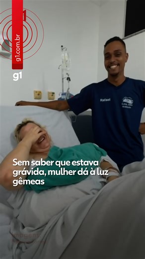 Sem saber que estava grávida, Tatiane Rodrigues, de 33 anos, deu à luz gêmeas na segunda-feira (22), em Campo Grande. Ela sentiu cólicas enquanto trabalhava, pediu ajuda ao marido e foi levada ao hospital. Tatiane, que já é mãe de outras três meninas, contou ao g1 que não apresentava sintomas e não tinha aumento de peso nem barriga. Além disso, tinha um problema no útero e menstruação irregular, o que fez com que a ausência de sinais fosse considerada normal. Após o parto da primeira criança, Ta