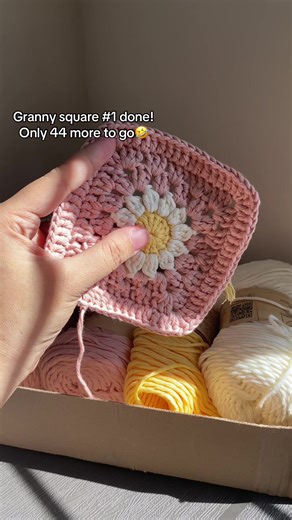 You started a crochet project and now you need to make 45 granny squares. #crochet #daisygrannysquare #crochetideas #crochetersoftiktok #simplecrochet