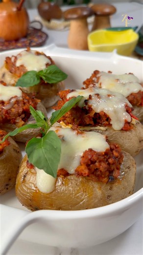 BAKED LASAGNA JACKET POTATOES - recipe in caption #dinner #easydinner #potato #quickrecipe
