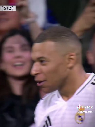 Mbappe's Unstoppable Moves in Football Highlights