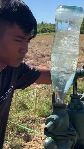HOW TO PRIME A WELL WATER HAND PUMP #SHORTS