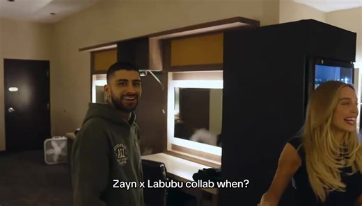 You can tell he has a daughter just by looking at this, I never thought I'd see Zayn and a Labubu together 😭 #zaynmalik #zayn #labubumacarons #onedirection #interview