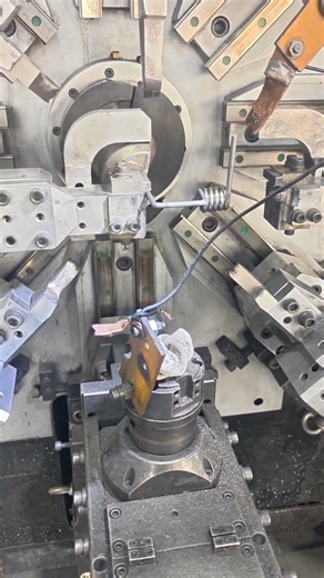 Ever seen one-step W-spring forming? The machine is smooth!​