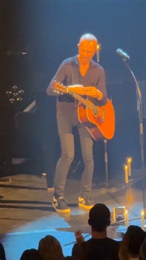 Ce soir Calogero a envoûté le public du Théâtre Sébastopol de Lille avec des versions intimes et puissantes de ses plus beaux titres, un pur bonheur 🔥🔥🤩🤩👏👏❤️‍🔥❤️‍🔥🎸🎸#calogero #enapesanteur #lille #theatresebastopol #concert #tourneetheatres #unpurbonheur #fan #jadore #merci #bravo | Dédé Planificator