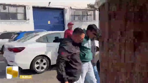 965K views · 16K reactions | ⚠️ Alerta para madres y padres Detienen a un hombre que contactó a un menor de 14 años, le pidió fotos íntimas y lo citó en un centro comercial en la alcaldía Cuauhtémoc. La información en #LosRuizLara | Azteca Noticias | Facebook