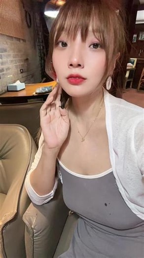 很幸运 在我陷入很糟糕的情况下 有人会看出我的不开心 想法子让我高兴 太多的时刻都在被好朋友治愈着 让我被温柔覆盖……