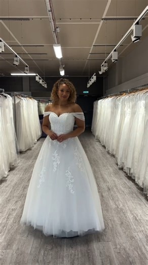 wed2b | Bridal Designer Outlet | It’s the little details that make it yours 🤍 Off-the-shoulder straps are the perfect way to add romance, structure or a personal twist to... | Instagram