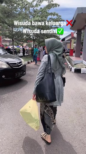 Ini baru paten😅 @Yen_Junit @infounp #wisuda2023 #wisudaunp #pejuantoga👩‍🎓 #infoloker #fypシ #tiktok #gadihminang