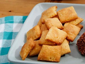 Cheesy Cereal Crackers
