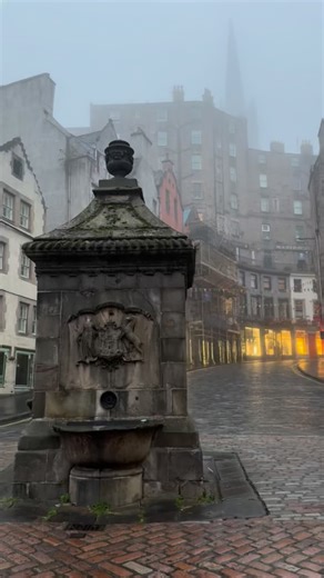 4.1K views · 4.8K reactions | Some beautiful and iconic streets, views and landmarks in Edinburgh in the autumn. Have a lovely Monday night everyone! #edinburgh #scotland #city #reels #travel #travelgram #photo #video #photography #instagood | Stella Sobola | Facebook
