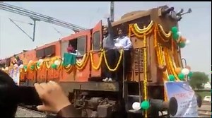 427K views · 5.4K reactions | First freight train trial run was conducted on #WDFC’s newly built 353 km New Palanpur – Madar section today. 50 wagons loaded with High Speed Diesel weighing 3900 tons drawn by Multi DSC loco moved on DFC tracks to its destination in Bawal #Haryana | DFCCIL | Facebook