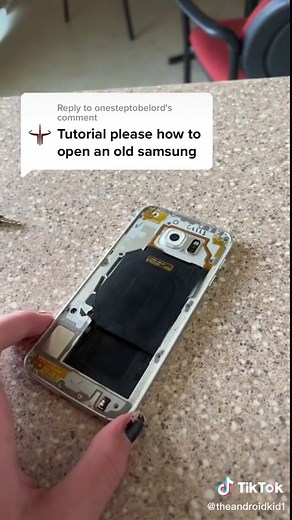 How to Open an Old Samsung Phone Without Damaging It