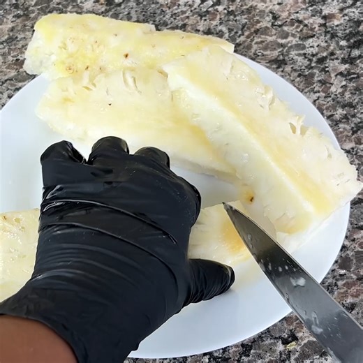 1.6M views · 81K reactions | Mix PINEAPPLE and OIL (you'll want to thank me for this!!!) | Tips and Tricks | Facebook