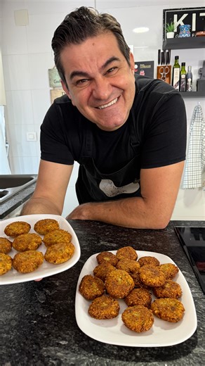 Reteta de Falafel, in AirFryer. Chiftelute din naut de post (Vegan) . Prajite sau in friteuza cu aer. Ingrediente pentru 25 chiftelute: 170 gr de naut ( lasat la inmuiat peste noapte) 1 ceapa 3 catei de usturoi 1 mana de patrunjel 1 lingurita piper 1 lingurita sare 1 lingurita boia 1 lingurita bicarbonat 1 lingurita fulgi de ardei 2 lingurite coriandru 1 lingura suc de lamaie 2 linguri faina #lasebiacasa #falafel #depost | La Sebi acasa