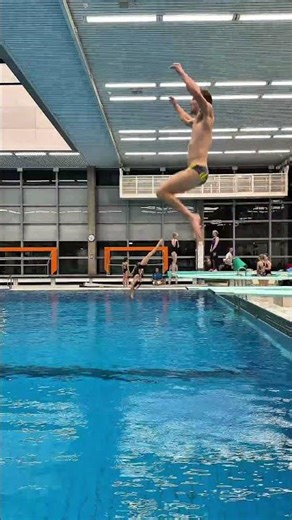 Today I'm showing you an Auerbach dive from 1m in super slow motion 🤸‍♂️ #diving