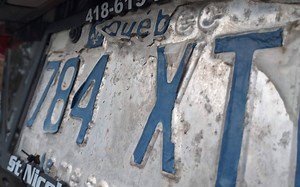 La SAAQ remplace les plaques endommagées sans frais et en ligne