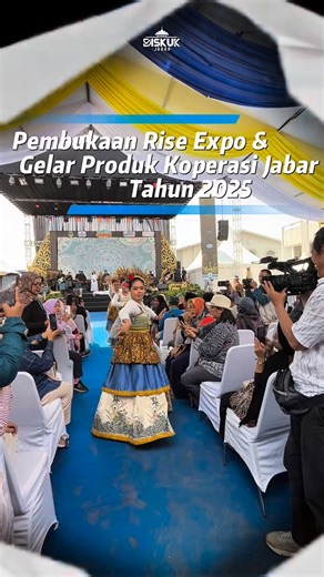 Diskuk Jabar on Instagram: "#barayaKUMKM🥰🥰🥰 Pembukaan Rise Expo & Gelar Produk Koperasi Tahun 2025. . Dinas Koperasi dan Usaha Kecil Provinsi Jawa Barat menggelar kegiatan Rise Expo & Gelar Produk Koperasi Jawa Barat Tahun 2025 yang dilaksanakan 12-14 Desember 2025 di Paskal Hyper Square & Cornerstone Auditorium dan Area Parkir 23 Paskal, Jl. Pasir Kaliki No.25-27, Kota Bandung. Jum’at, 12/12/25 . Kegiatan ini merupakan upaya strategis untuk mempromosikan produk unggulan koperasi dan UMKM, me