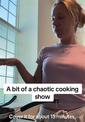 A healthy meal and I love cooking shows.. Deff need some practice on my own but this is just for fun.. highly recommend making your own cooking show video. Cooking is therapeutic usually 🙃🤣 #TikTokCreatorSearchInsightsIncentive #healthandwellnesslifestyle #cookingtiktok #healthylifestyle #fun